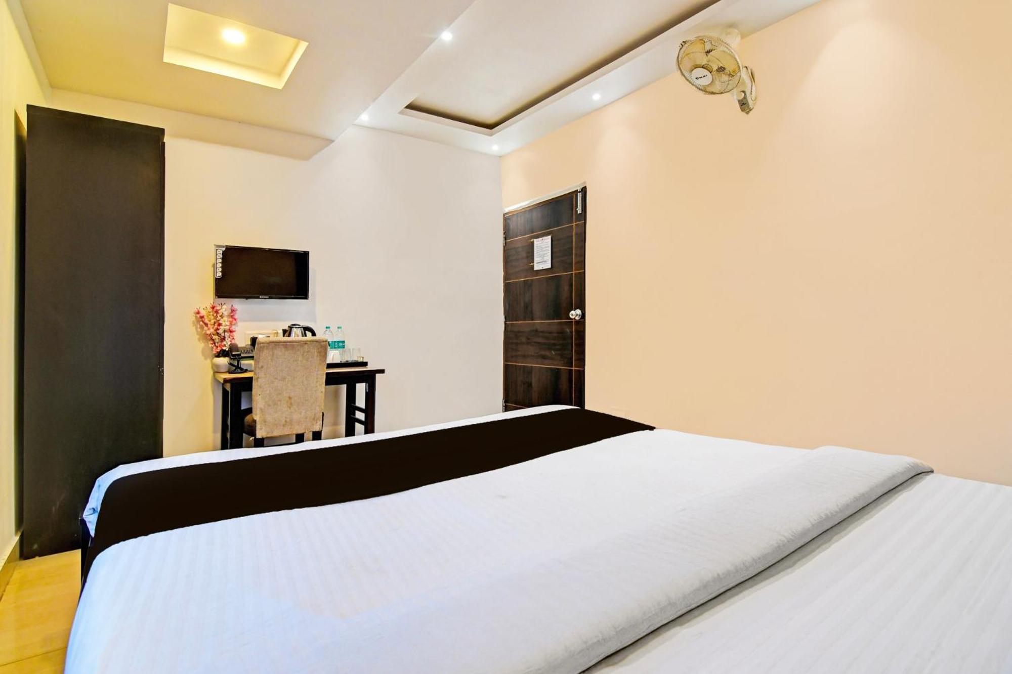 Super Hotel O Baguiati Nagarbazar Bagian luar foto