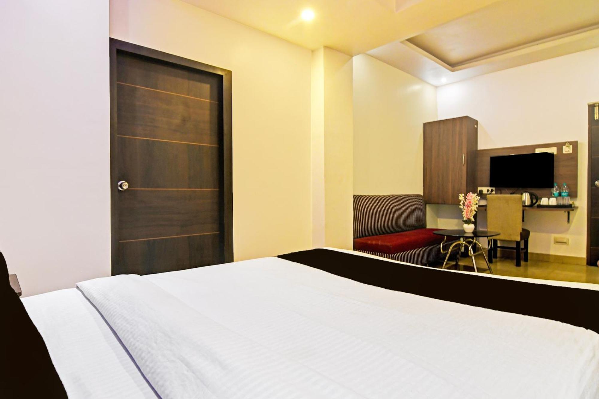 Super Hotel O Baguiati Nagarbazar Bagian luar foto