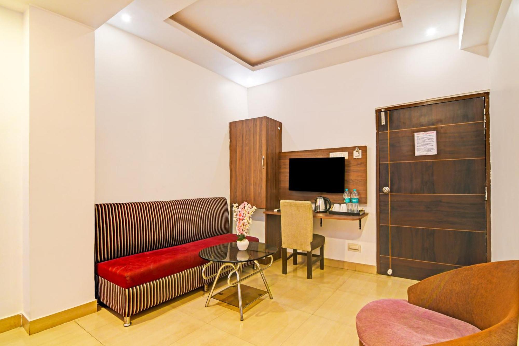 Super Hotel O Baguiati Nagarbazar Bagian luar foto