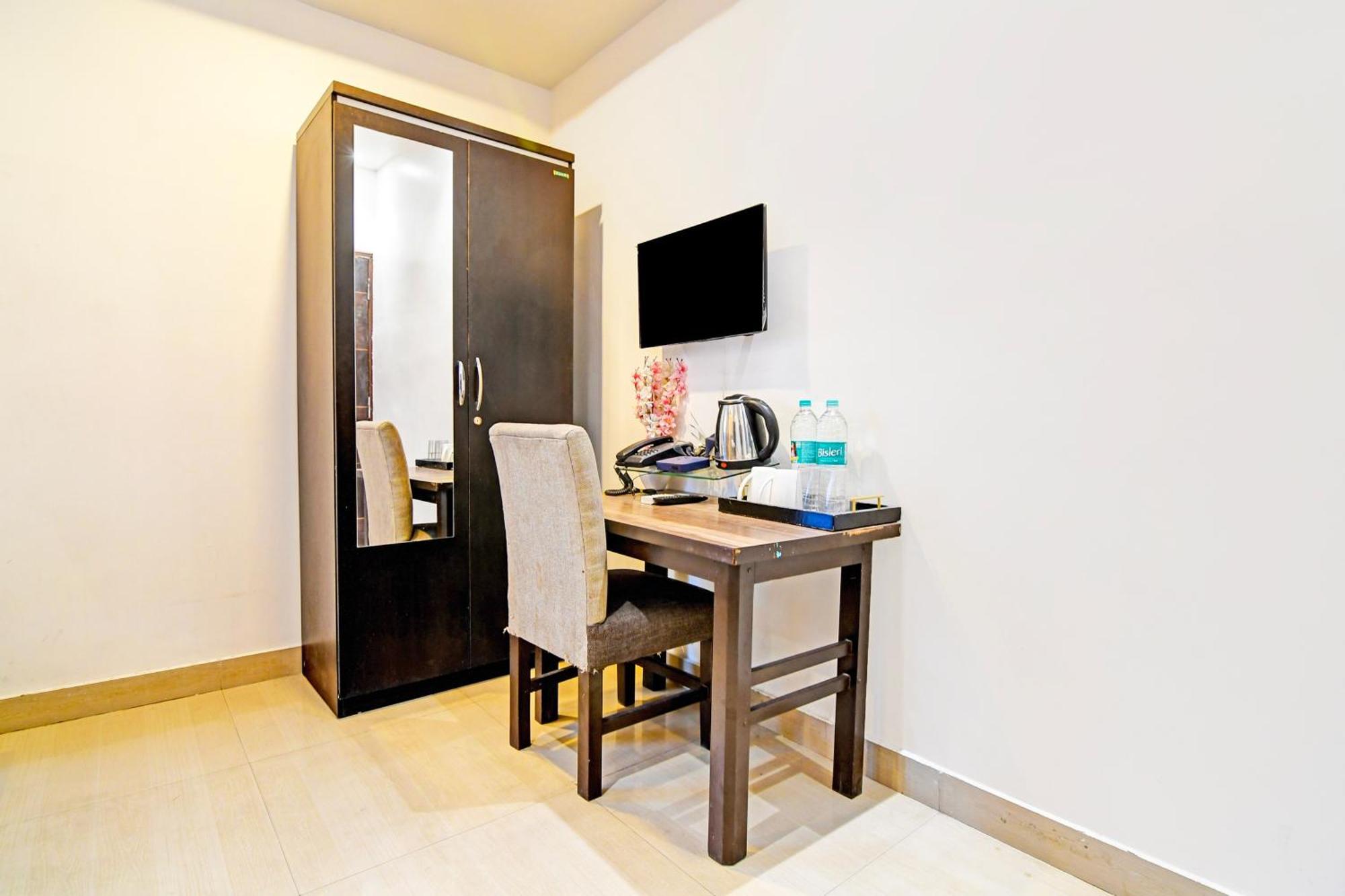 Super Hotel O Baguiati Nagarbazar Bagian luar foto